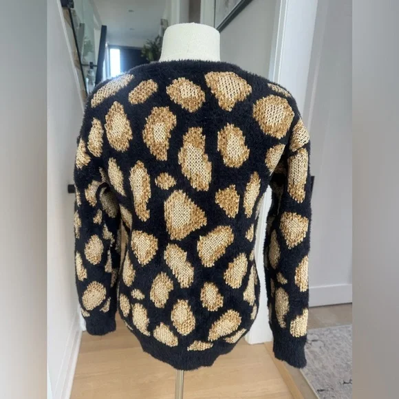 MICHAEL Michael Kors Fuzzy Leopard Knit Sweater – Size S - Picture 4 of 7